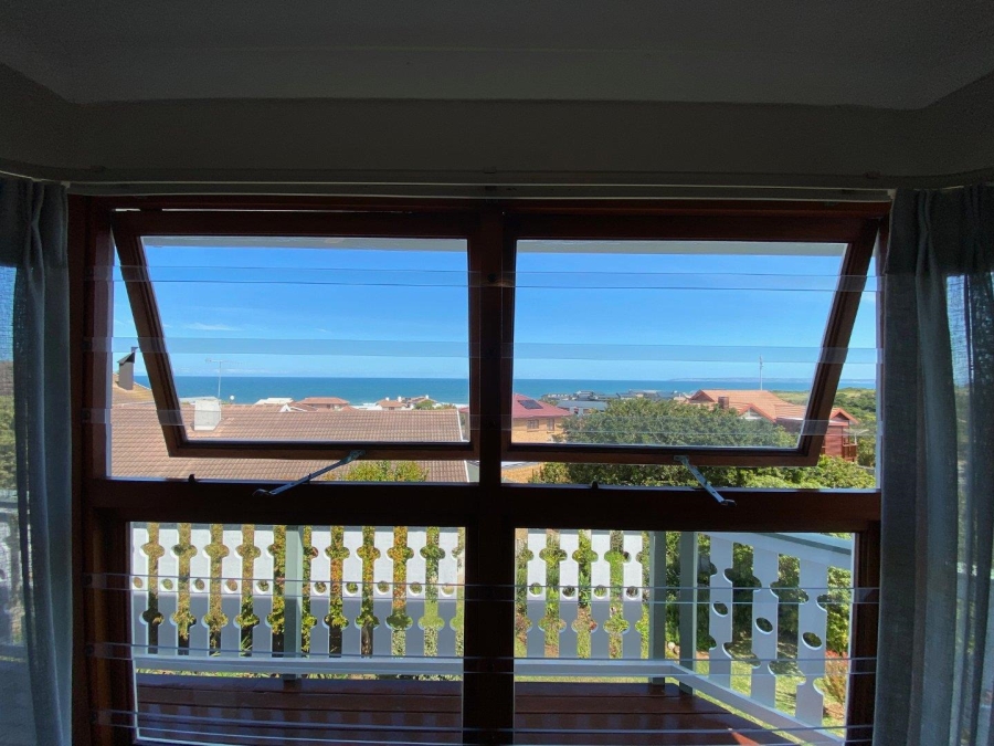 4 Bedroom Property for Sale in Outeniqua Strand Western Cape